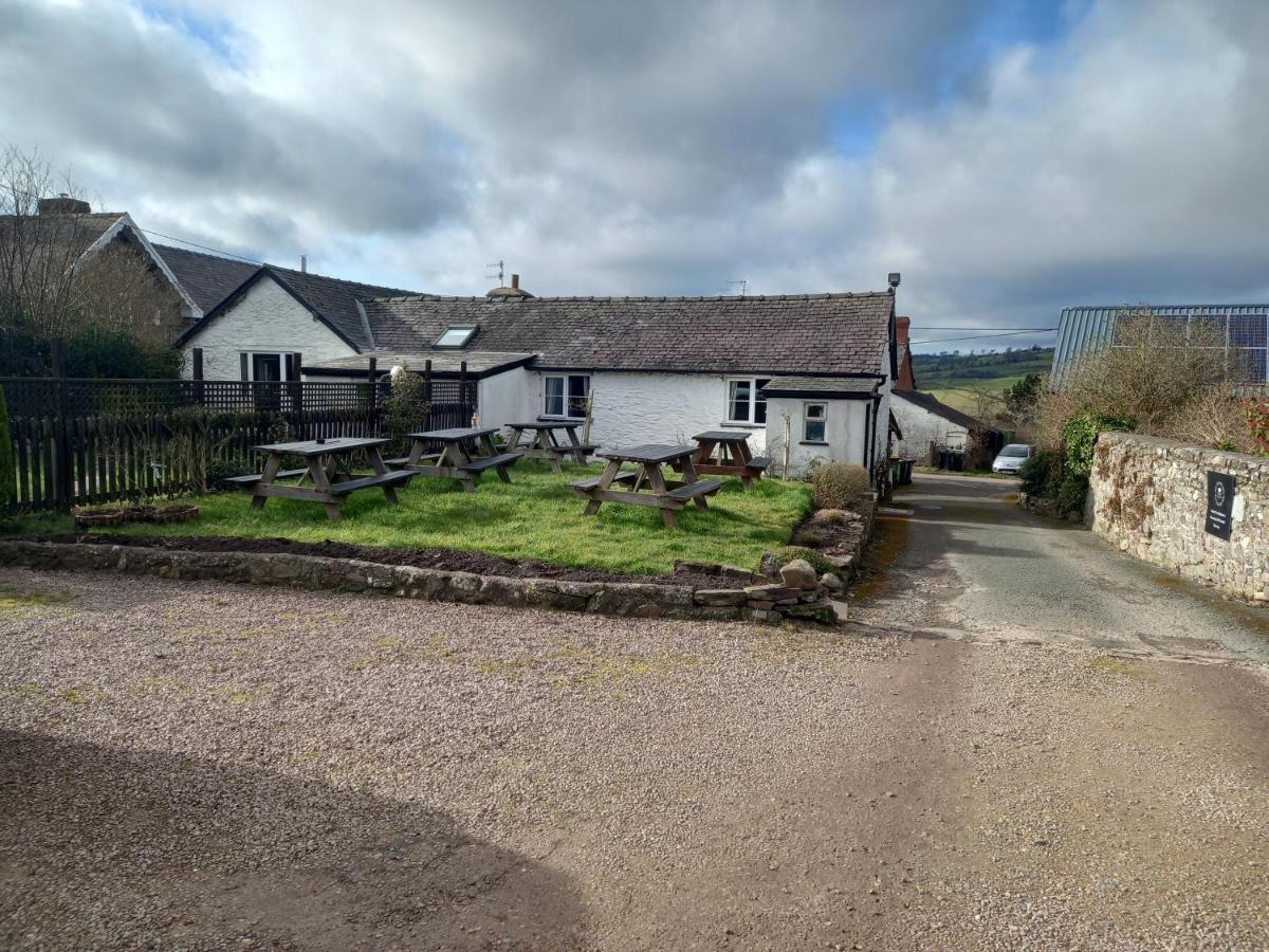 The Crown Inn Wentnor エクステリア 写真