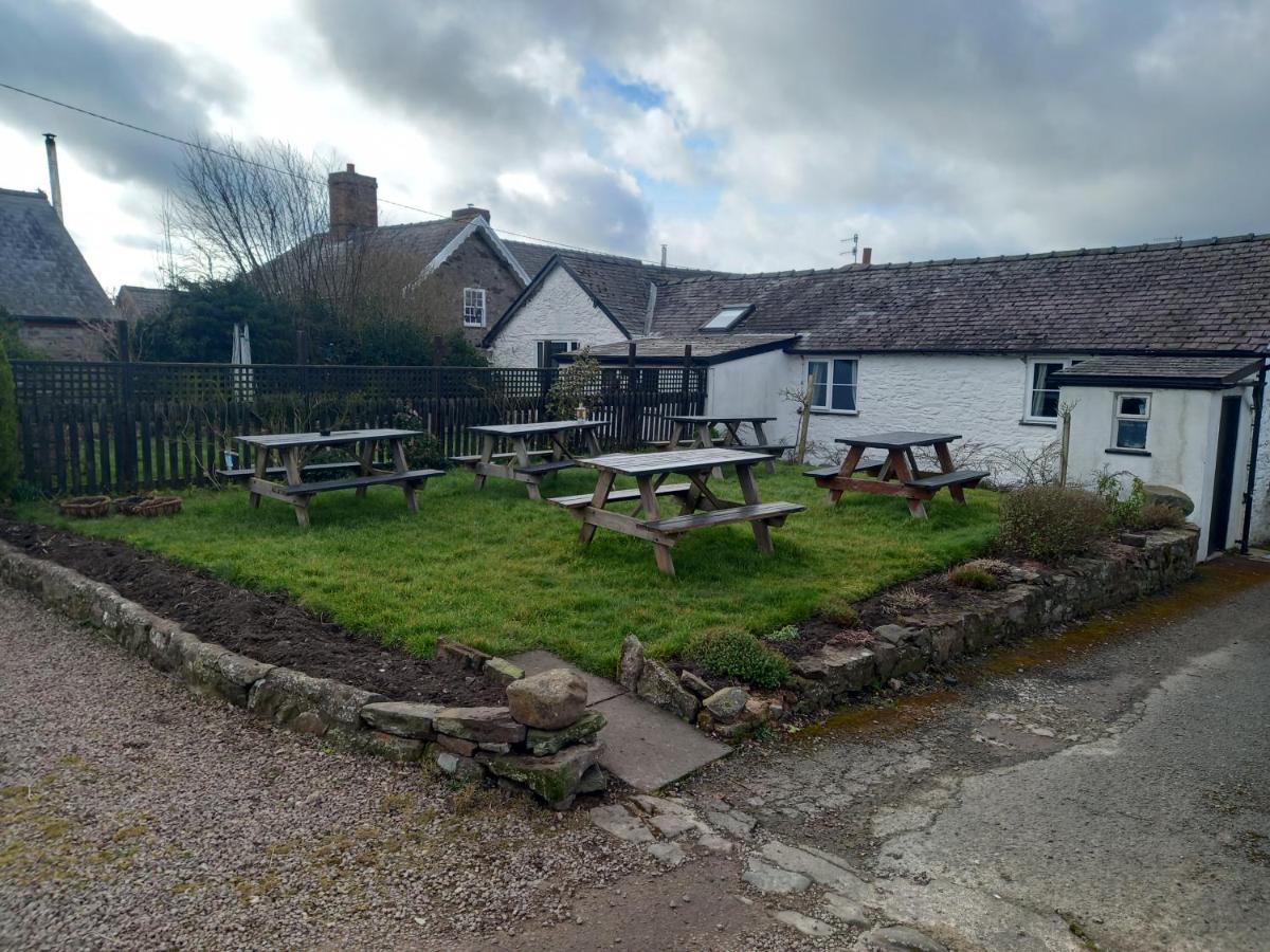 The Crown Inn Wentnor エクステリア 写真