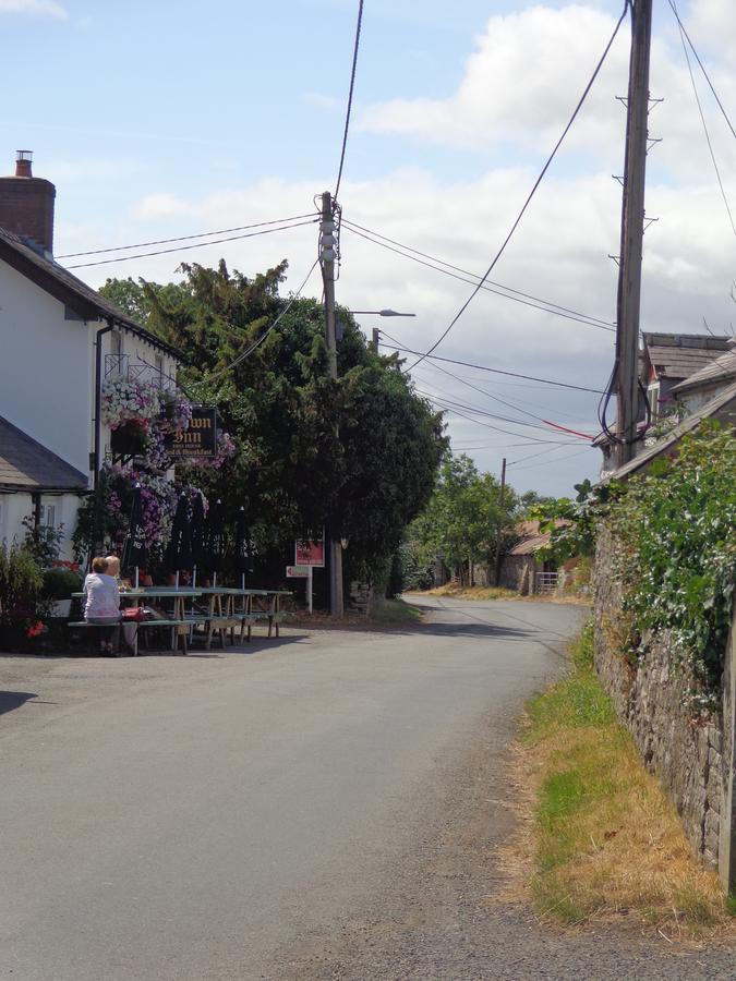 The Crown Inn Wentnor エクステリア 写真