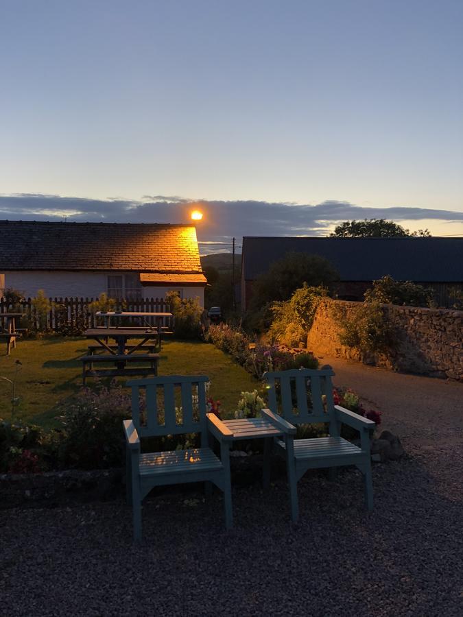 The Crown Inn Wentnor エクステリア 写真