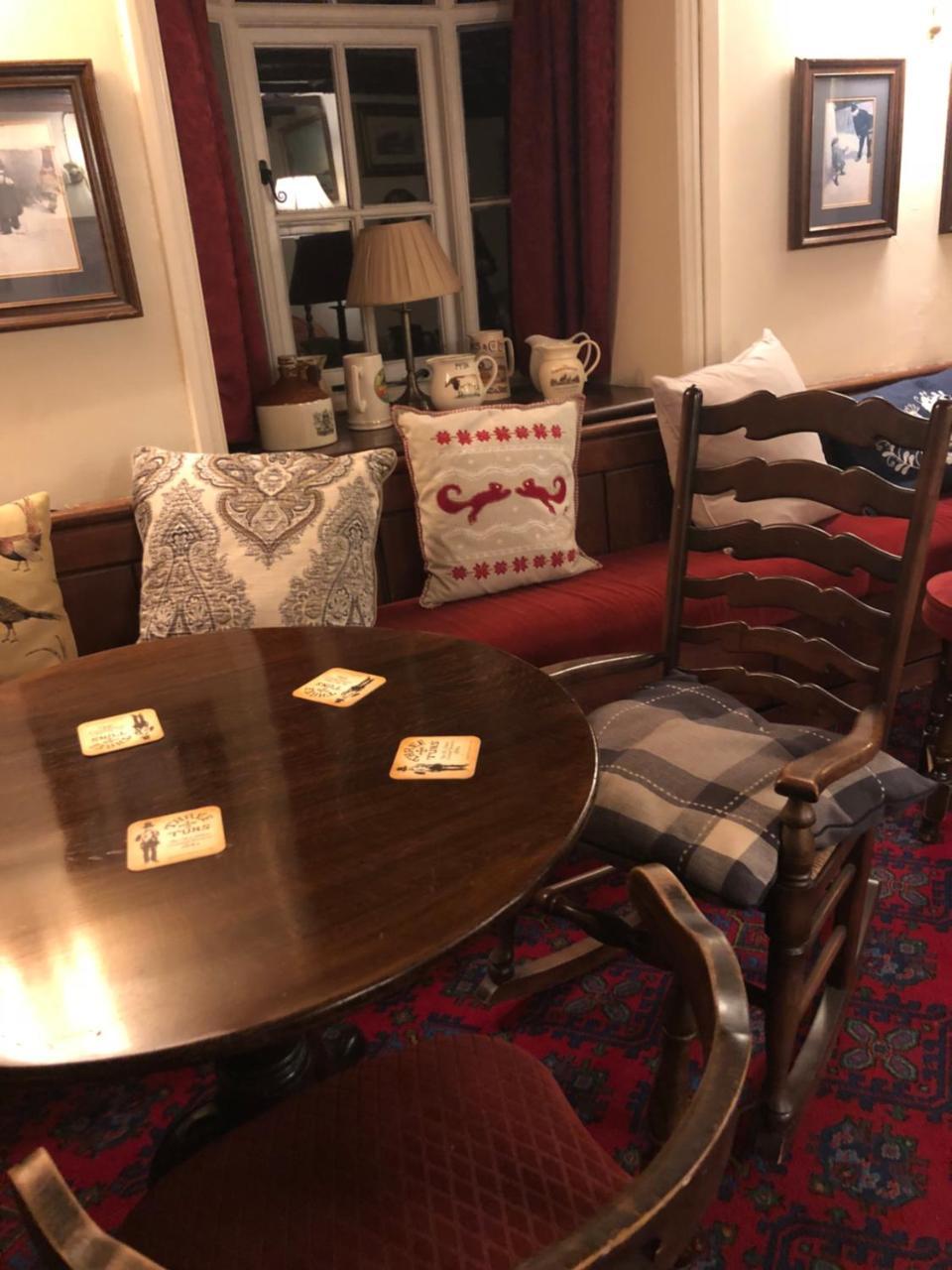 The Crown Inn Wentnor エクステリア 写真