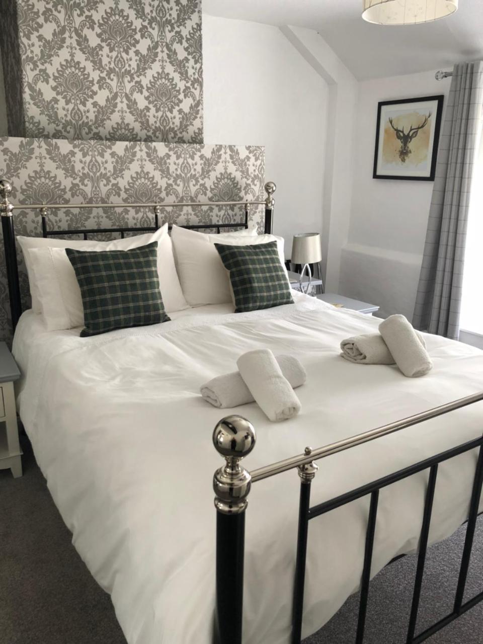 The Crown Inn Wentnor エクステリア 写真